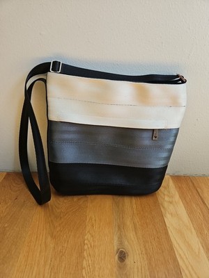 Harveys Streamline Seatbelt Black/White Crossbody Cat Lining
