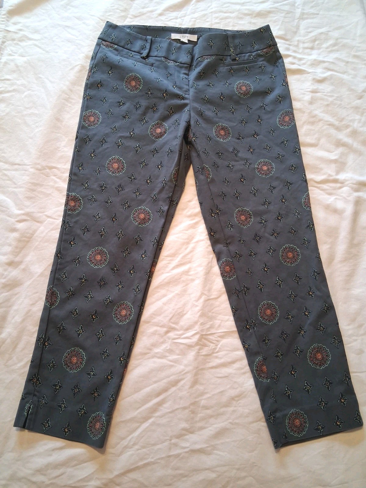 Ann Taylor LOFT Marisa Pants 4 Medallion Boho Print Grey Cropped Career Casual