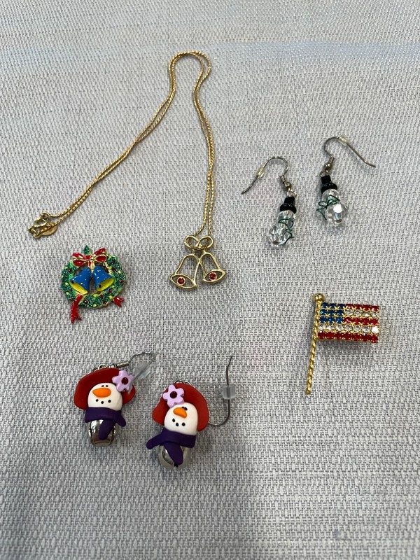 Vintage Holiday Jewelry 4th of July and Christmas (Lot of 5) (1575)