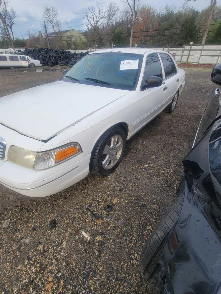 Крепление на четверть панели заднего фонаря водителя подходит для 99-11 CROWN VICTORIA 1572694 - Изображение 4 из 4