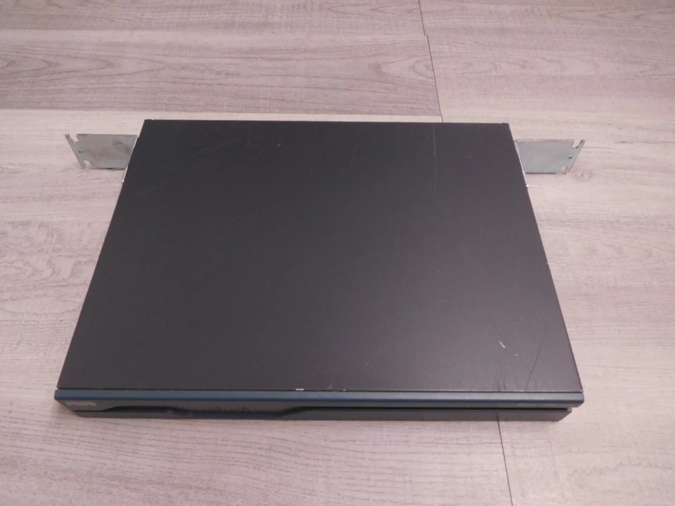 Cisco 1841 CISCO1841-T1 2-Port Integrated Services Router WIC-2T - Image 4 of 4