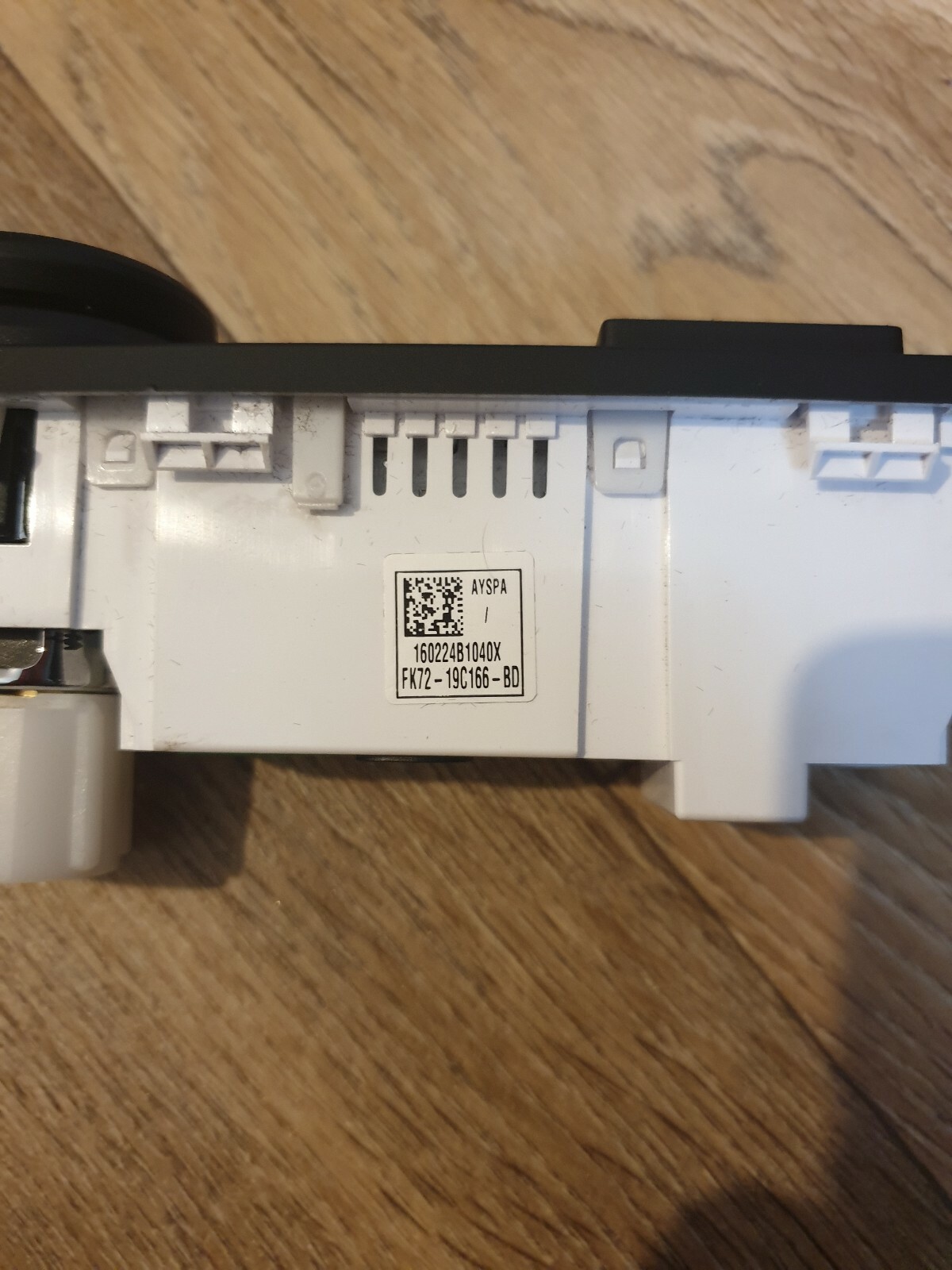 2015 - 2018 JAGUAR XE USB AUX PORT SAT NAV CONTROL FK72-19C166-BD 15% ZNIŻKI