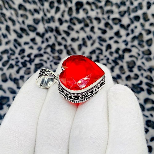 Colgante de granate rojo en forma de corazón estilo vintage en plata - fianza de filigrana, romántico - Imagen 7 de 15