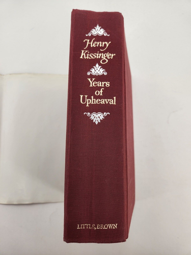 Henry Kissinger YEARS OF UPHEAVAL 1st Edition 1st Printing hardcover 1982 - Foto 11 di 18