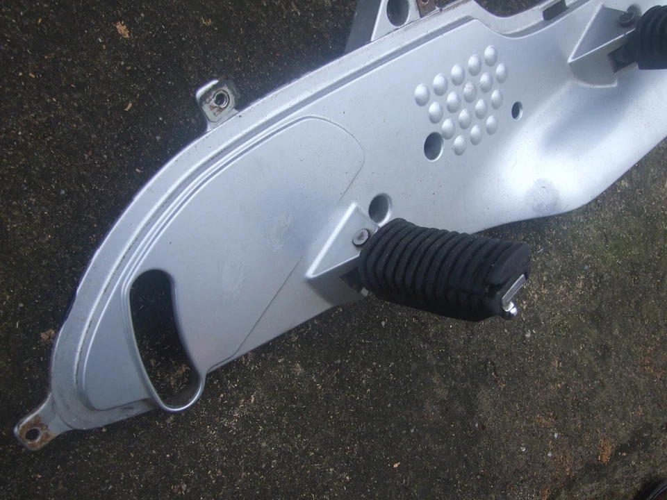 Placa marco montaje clavija bmw r1150 rt izquierda Foto 2 de 4