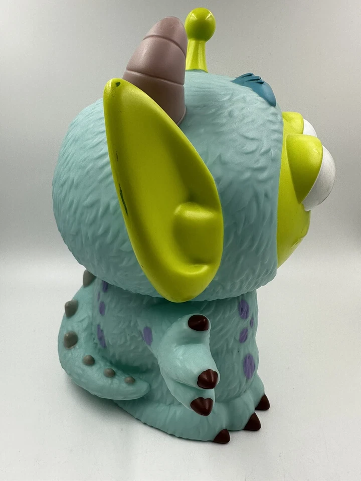 RARO Toy Story Alien as Sulley Figura PVC Banco Monograma Internacional Inc 22 cm Foto 3 de 4