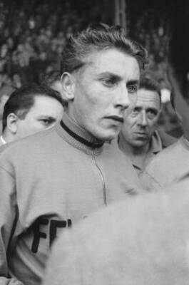 Jacques Anquetil preparing for a cycling race in the late 1950s OLD PHOTO 4