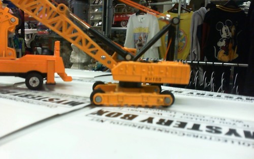 HITACHI TOY HYDRAULIC CONSTRUCTION CRAWLER CRANE KH 180 & Crane Auger - Picture 3 of 8