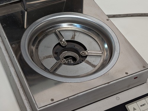 Kett FD-100 infrared moisture determination balance, misaligned lid - Picture 4 of 14