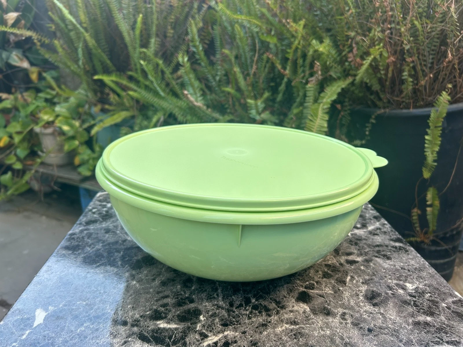 Tupperware Classic Fix-n-mix Bowl 26 Cup -Lime with same color lid New