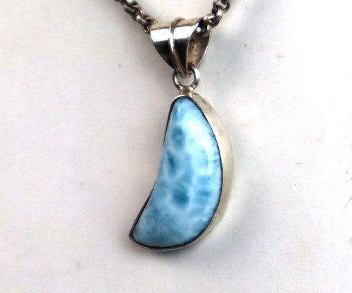 Beautiful Natural Light Blue Larimar .925 Sterling Silver Crescent Moon Pendant - Picture 4 of 9