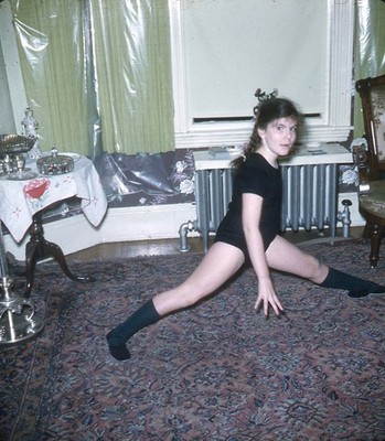 Vintage Stereo Realist Photo 3D Slide YOUNG DANCER Home Rehearsal Stretch