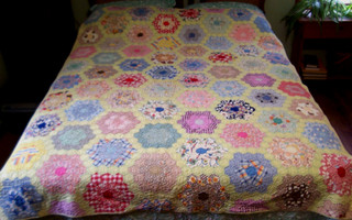 VINTAGE HANDMADE GRANDMOTHER'S FLOWER GARDEN QUILT w/ 1930's COTTON 79" x 62"