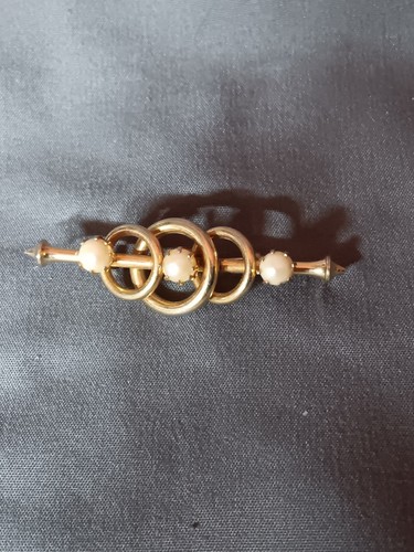 Goldfarbene Vintage Brosche Anstecknadel mit Kunstperlen