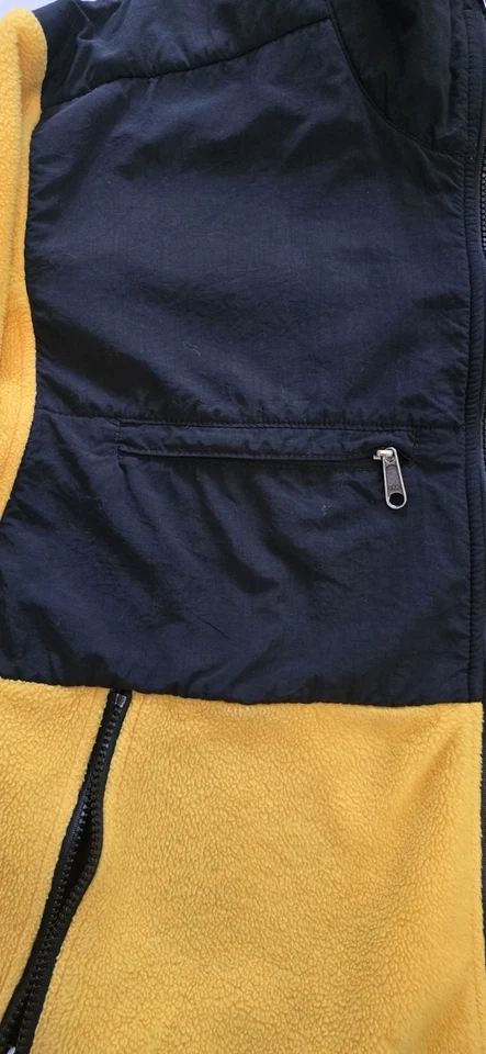 Chaqueta polar Denali The North Face de colección años 90 amarilla negra hecha en EE. UU. TNF mediana  Foto 3 de 4