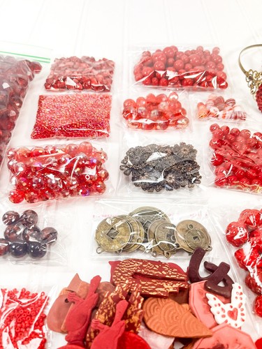 Large Lot Of Beads & Charms For Jewelry Making, Various Sizes, Cameos, Glass 3lb - Picture 9 of 16