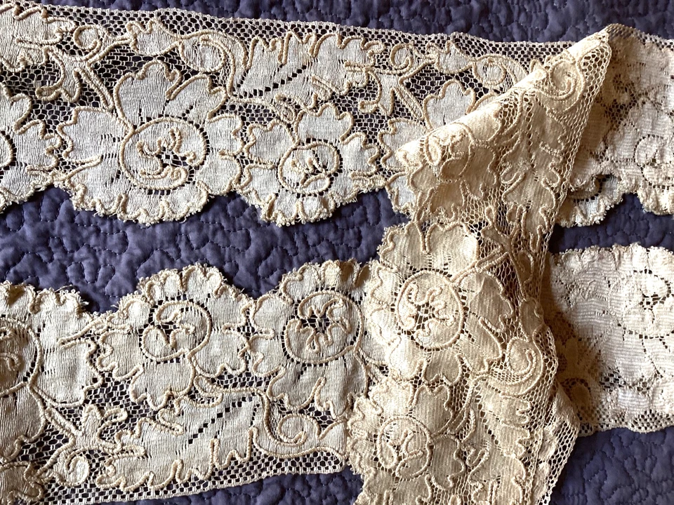 Dentelle ancienne, faite main, dimensions 170 cm x 8,5 cm, couleur beige - Photo 4/4