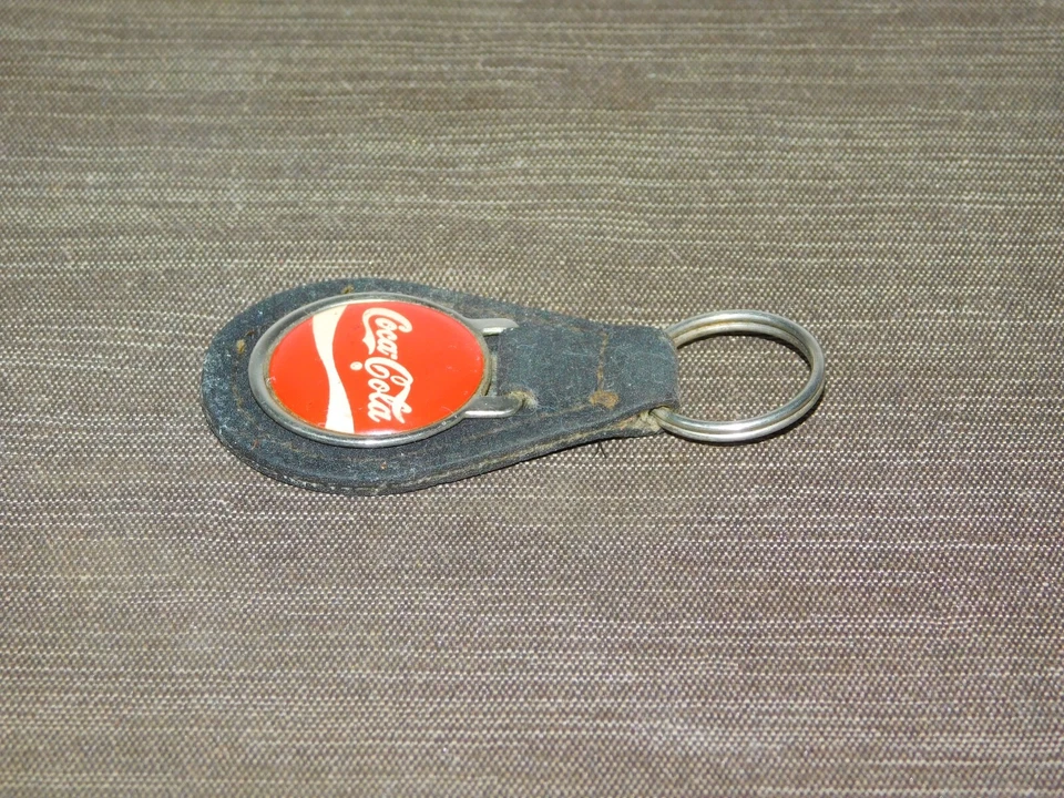 VINTAGE COCA COLA KEYCHAIN KEY CHAIN - Image 3 of 4