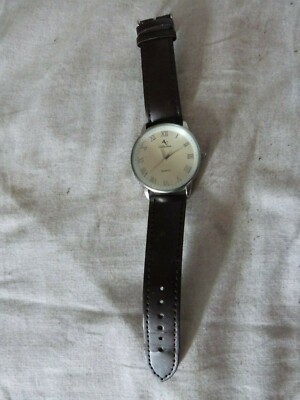 Aus einer Auflösung: AC Collection Quartz Stainless Steel Back Armbanduhr