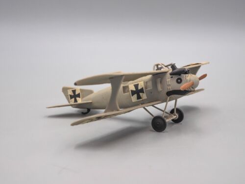 World War 1 German Air Force Roland C.IIa Fighter  - 1:72 - Built - Sold As-Is - Picture 1 of 9
