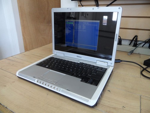 Dell Inspiron 640m Laptop For Parts Booted Ubuntu 320GB Hard Drive Wiped * - Picture 5 of 12