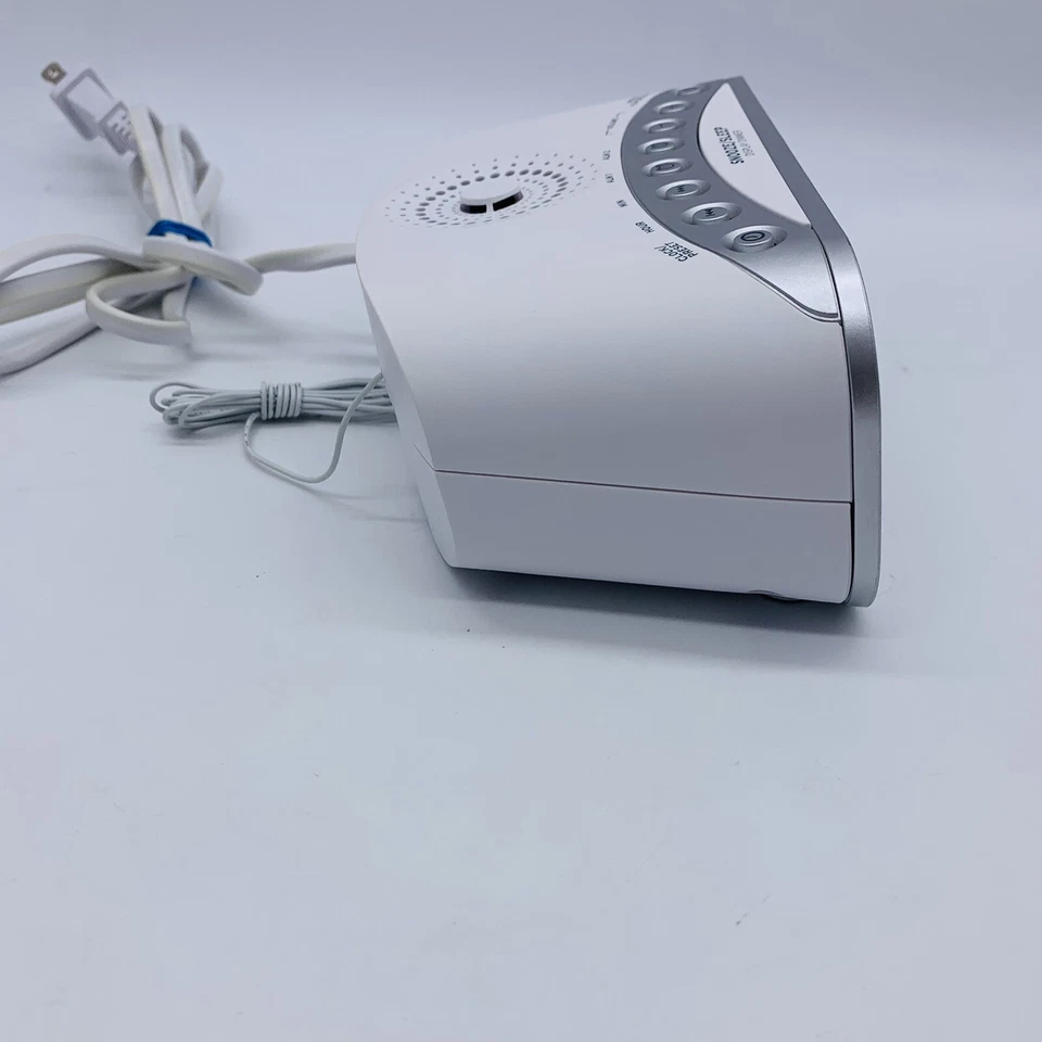 TIMEX T231Y - Radio Reloj Despertador Pantalla Grande con Puerto Auxiliar Gris/Blanco (I) Foto 2 de 4