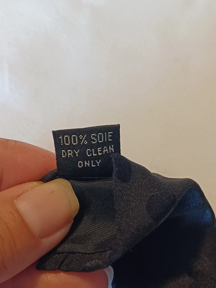 Corbata de Colección Disney Store, Los Siete Enanitos 100% Seda Hecha a Mano. Foto 4 de 4