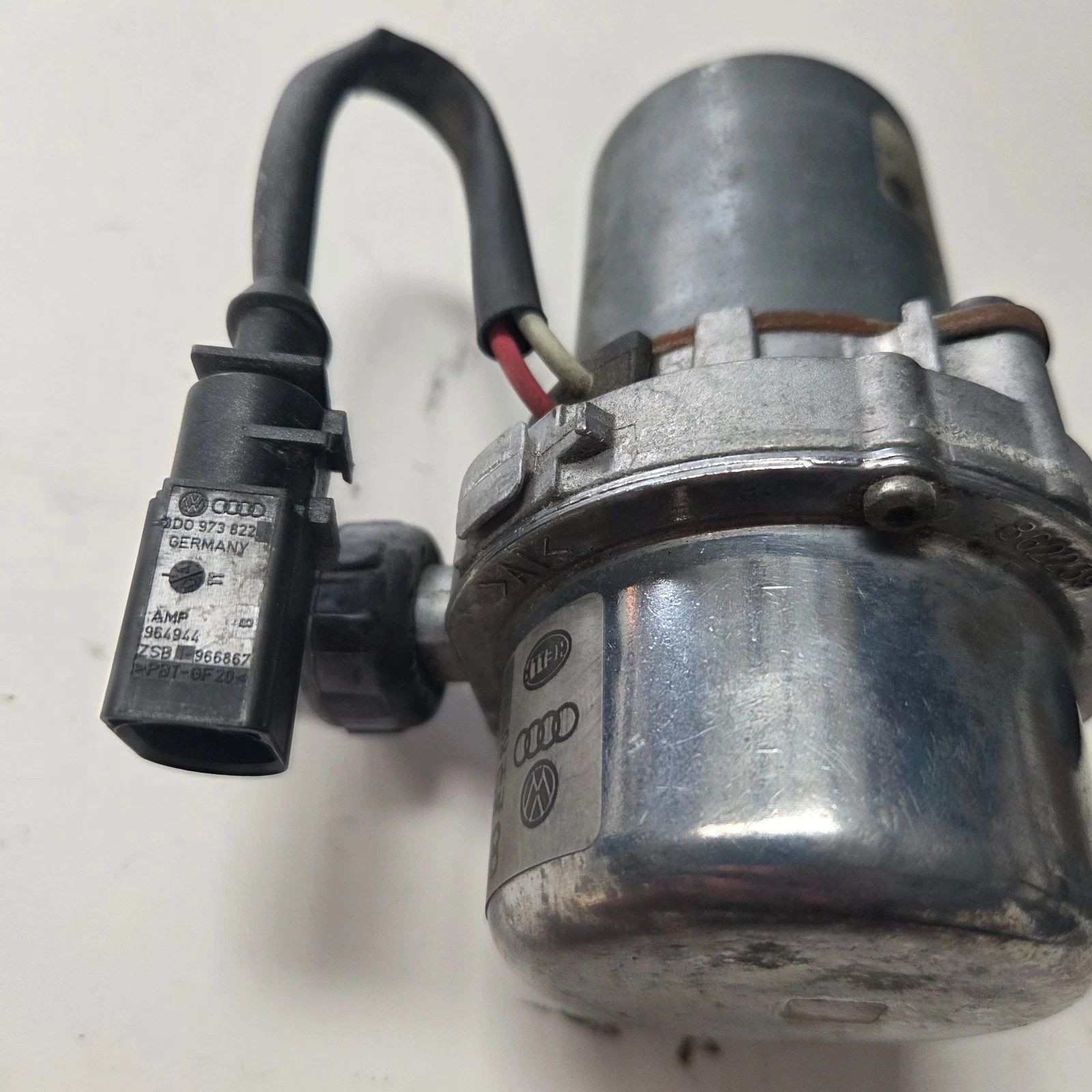 2003-2013 Bentley Continental GT Brake Booster Vacuum Pump 862 386-01 OEM