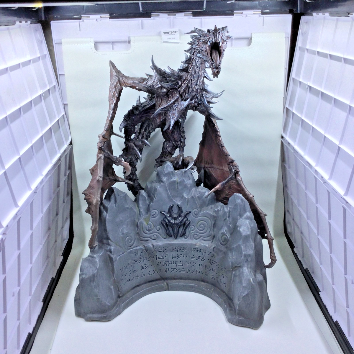 アルドゥイン フィギュア　コレクターズエディション　Skyrim The Elder Scrolls V: Skyrim Collector's Edition Alduin Dragon
