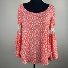 Heartsoul Boho Top Size Large Coral White Geometric Tribal Crochet Bell Sleeve