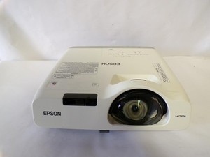Epson H674A PowerLite 520 3LCD Projector (3579 Lamp Hours) (B4574)