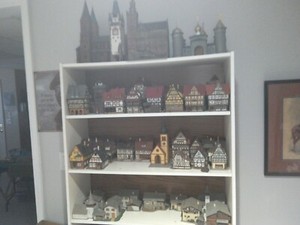 Awesome collection of 1/72 - H.O. scale built European Buildings from kits