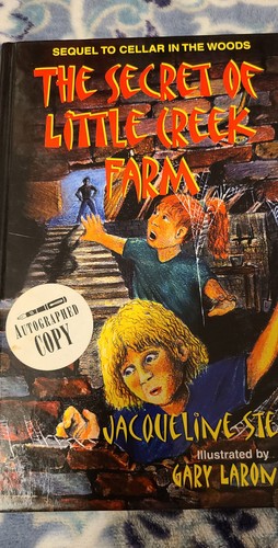 First Edition SIGNED "The Secret Of Little Creek Farm" By Jacqueline Stem 1999 - Foto 2 di 6