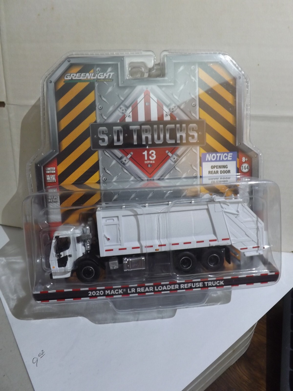 Greenlight S D Truck White 2020 Mack LR Rear Loader Refuse Truck  1/64 Scale