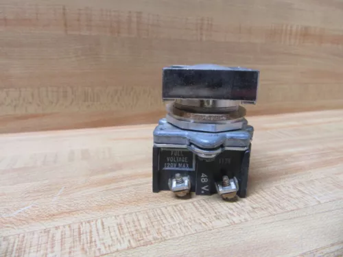 Cutler Hammer E30BL Compact Pushbutton Indicating Light
