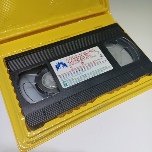 (2) Charlie Brown VHS Tapes Thanksgiving - It's The Easter Beagle - Clamshell VG - Picture 6 of 6