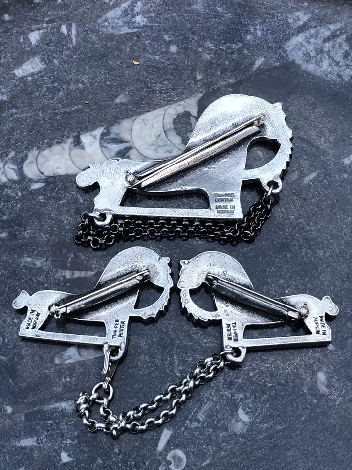 Vintage 1960/70's Norwegian Tinn Per horse brooch cloak clasp mid century pewter — 第 3/4 张图片