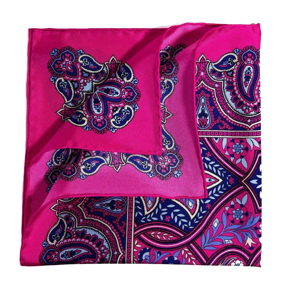 Cuadrado de bolsillo de seda cachemira floral fucsia y azul marino (enrollado a mano en Inglaterra) Foto 3 de 4