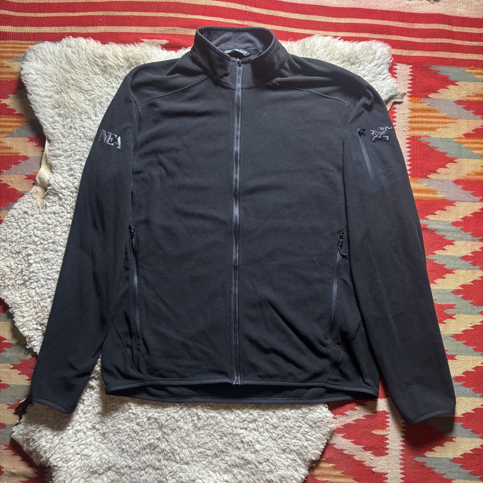 Arc'teryx Delta LT Men's Black Fleece Jacket Size M Lightweight Zip Up