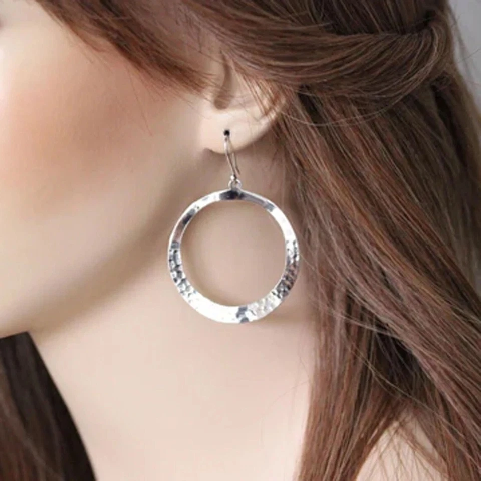 Brincos de argola de prata esterlina 925 feitos à mão com gota martelada pendurados joia presente - Imagem 3 de 4