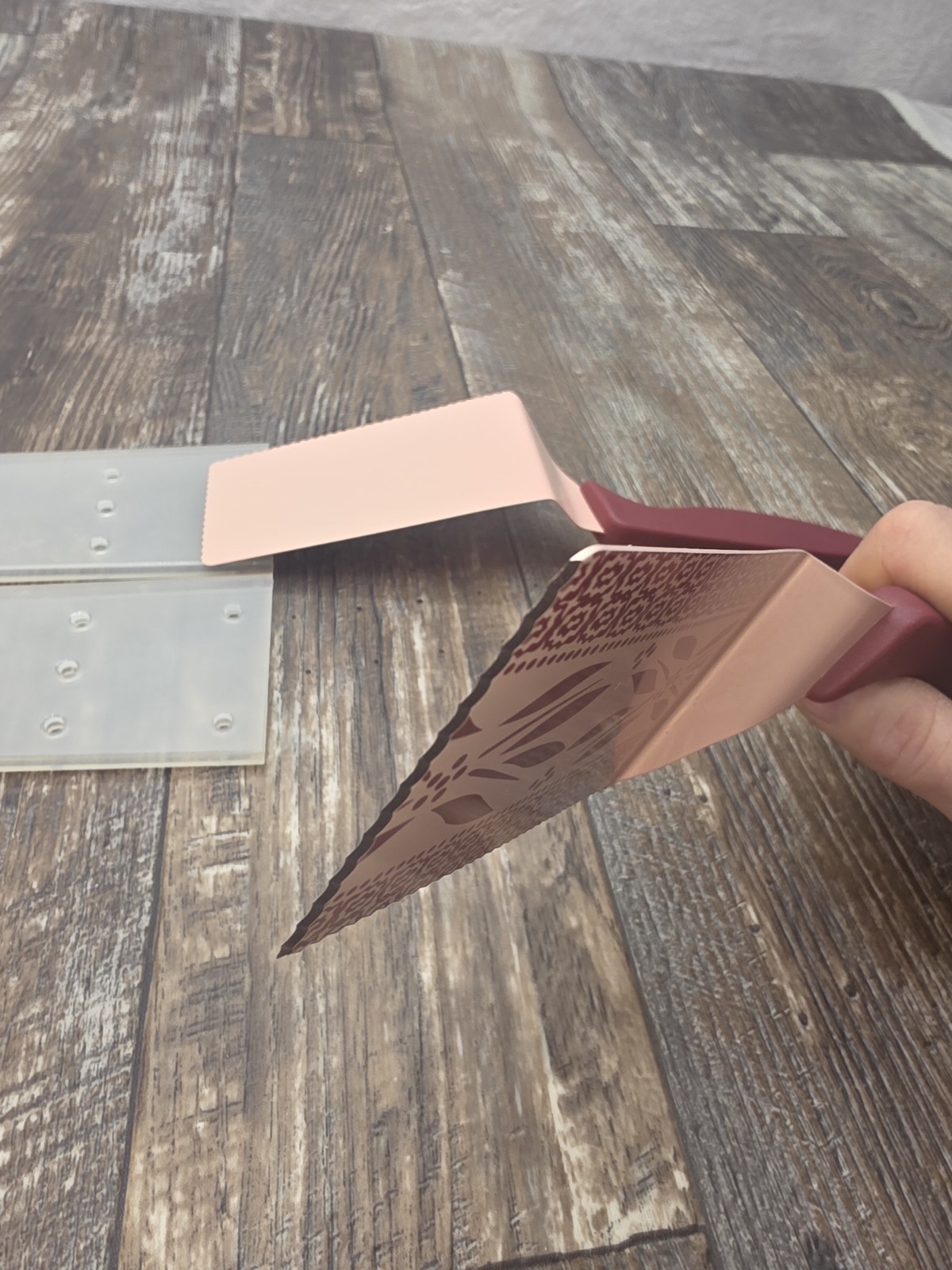 Temptations Spatula Old World Red Serrated Servers w/Cases SET OF 2 Cake Pie VGC