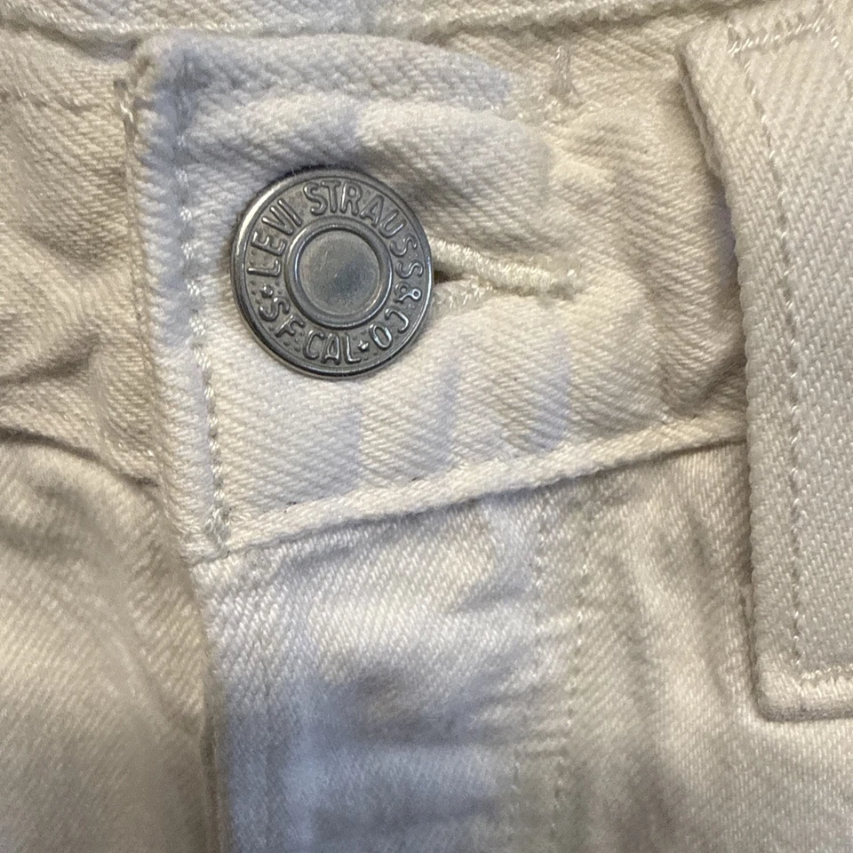 Pantalones Cortos Levis 501 Para Mujer 26 Off White Tiro Alto Botón Mosca Dobladillo Deshilachado Verano Foto 3 de 4