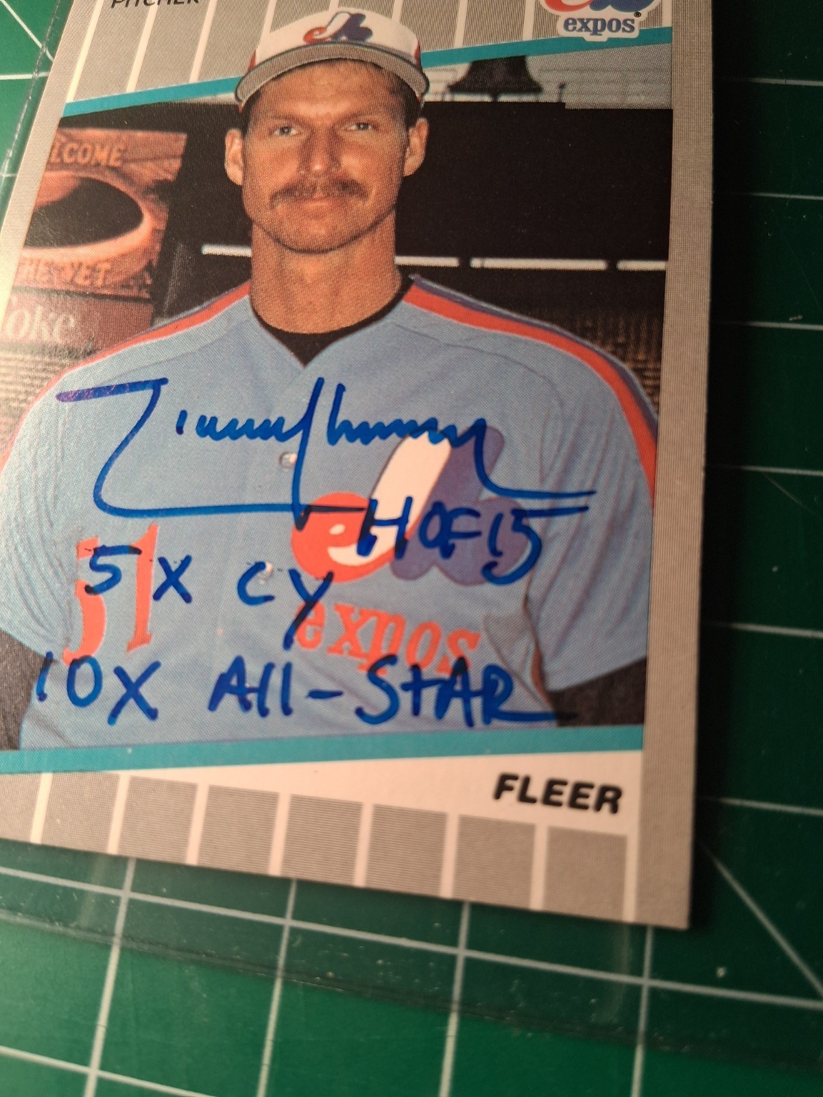 1989 FLEER Randy Johnson Rookie  Baseball Card #381 Autograph view 2