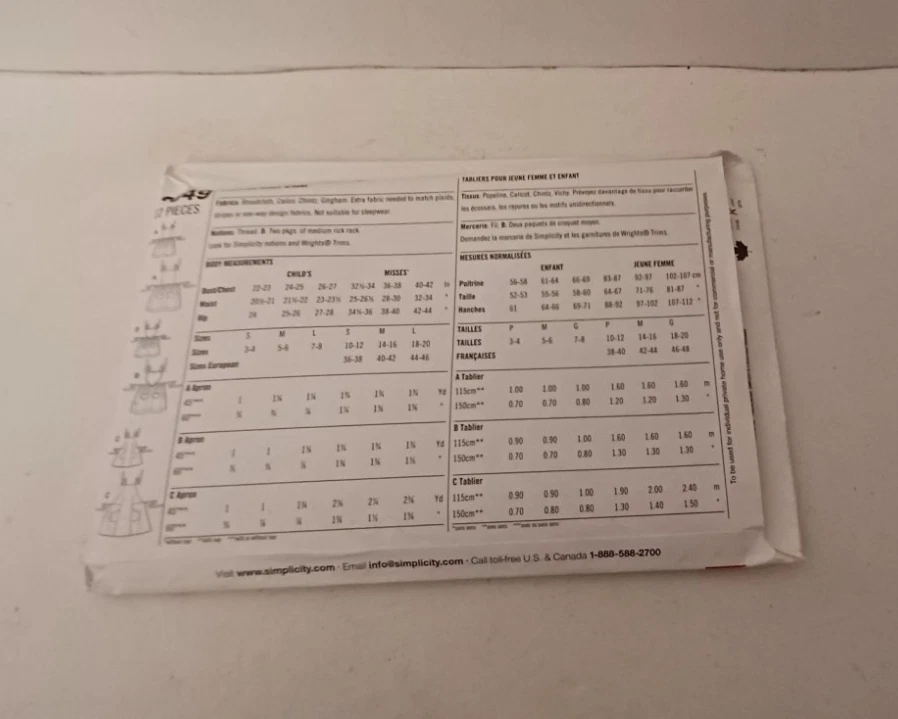 Simplicity 3949 Mommy And Me Matching Apron Retro Heart Shape Pockets UNCUT - Image 4 of 4