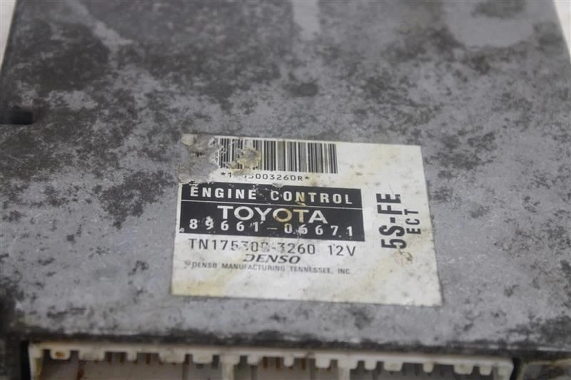 Computadora ECU ECM TOYOTA CAMRY SOLARA 1999 99 8966106671 1160896 Foto 3 de 4