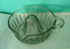 VINTAGE LARGE   6 1/4"URANIUM GREEN   FRY GLASS  #275  REAMER JUICER SQUEEZER