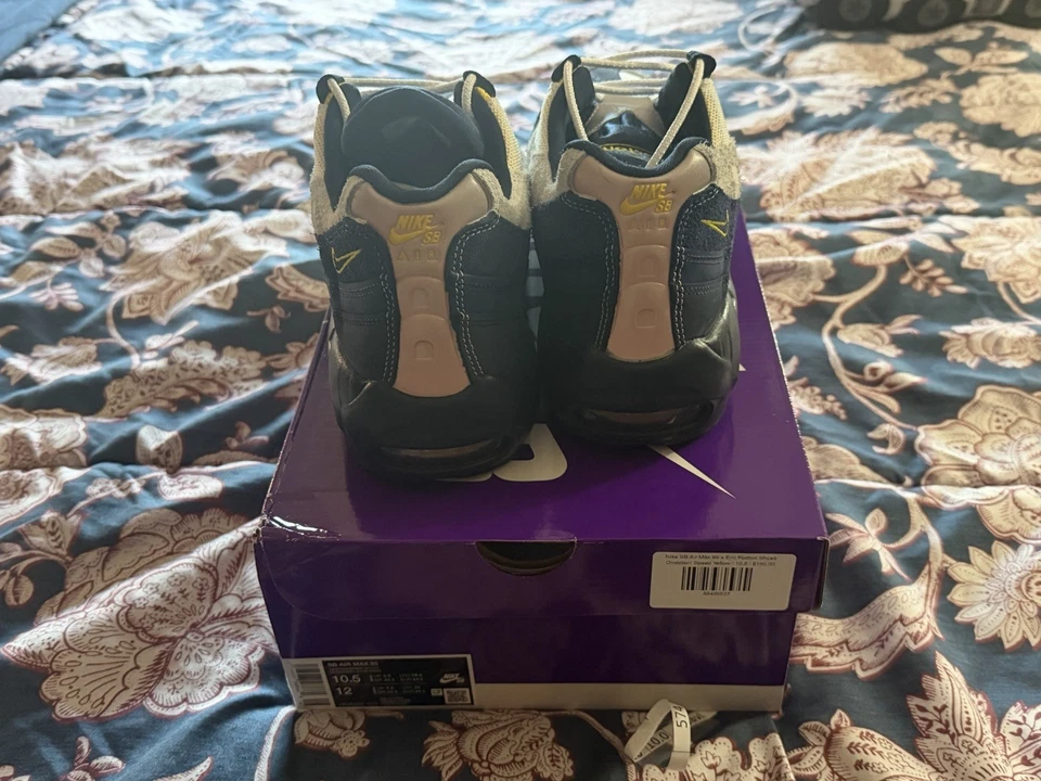 Size 10.5 - Eric Koston x Nike SB x Air Max 95 Obsidian Speed Yellow - Image 4 of 4