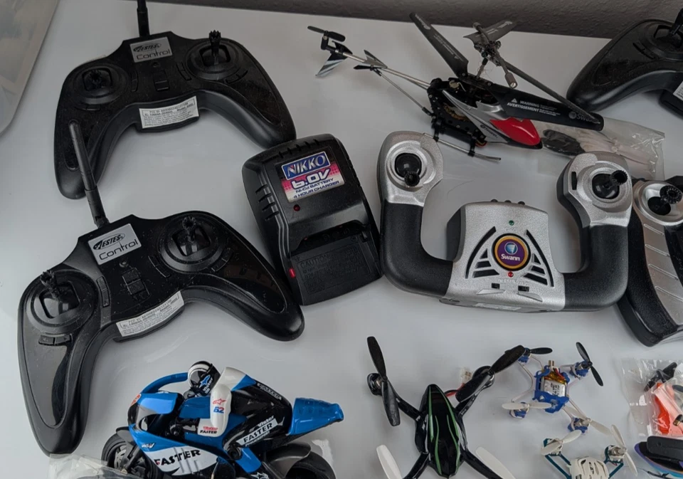 RC Helicopter Drone Parts Lot Remotes Chargers Micros Estes Swann Air Hogs - Image 4 of 4