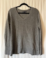 American Eagle Outfitters Gray V-Neck Waffle Knit Sweater Size M