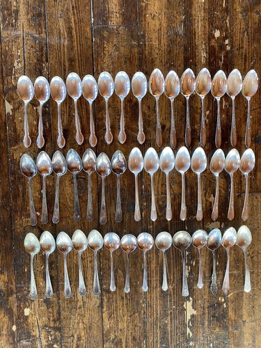 30lb 353 Pc Silverplate Lot~170 Spoons 82 Knives 81 Forks Reed & Barton Hammered - Picture 10 of 12